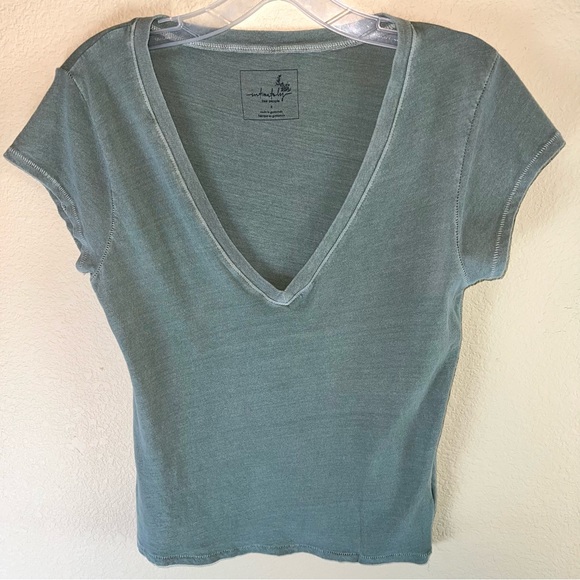 Free People Tops - Intimately Free People Women’s Army Green V-Neck Tee. Sz M